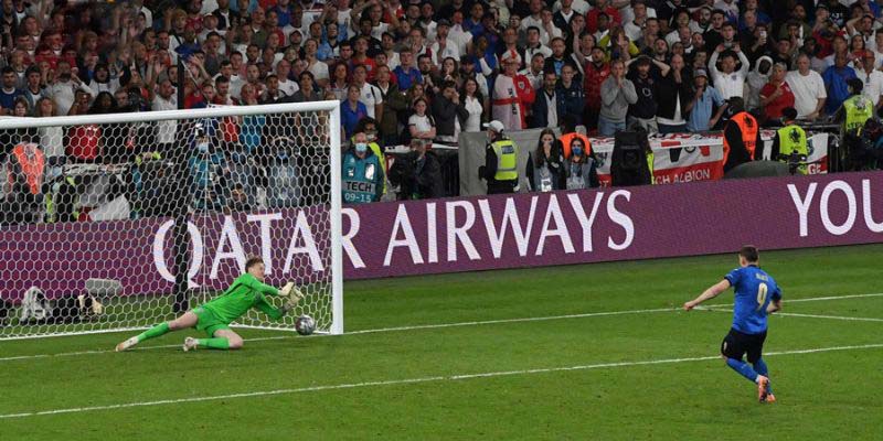 Khác biệt giữa penalty và SHO trong bóng đá là gì